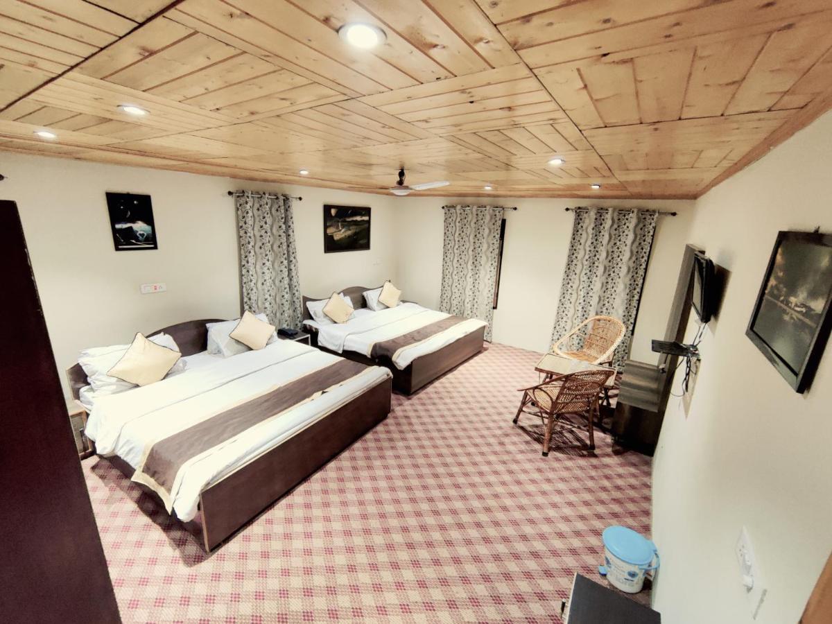 Отель Sheesha Residency Сринагар Экстерьер фото