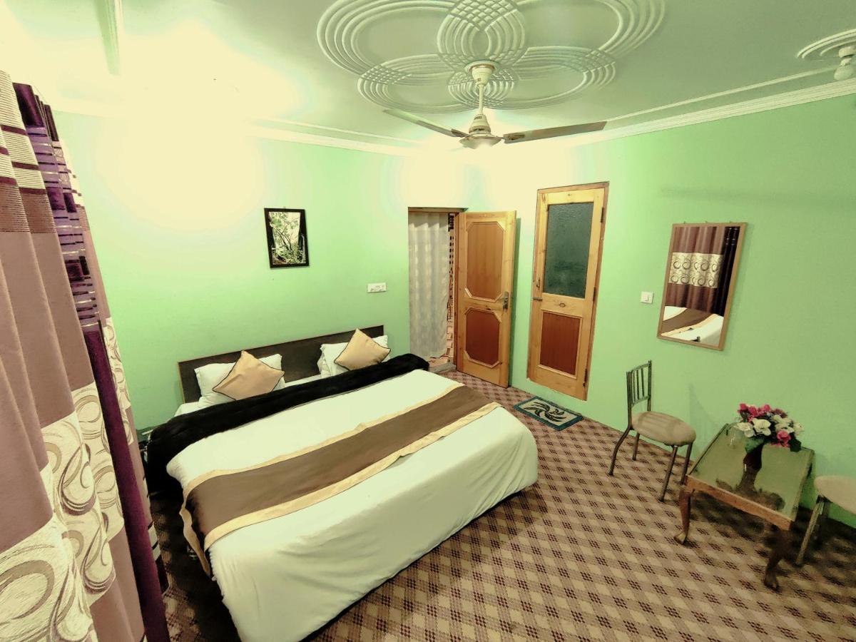 Отель Sheesha Residency Сринагар Экстерьер фото