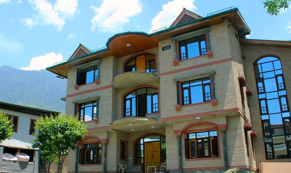 Отель Sheesha Residency Сринагар Экстерьер фото