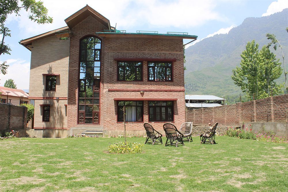Отель Sheesha Residency Сринагар Экстерьер фото