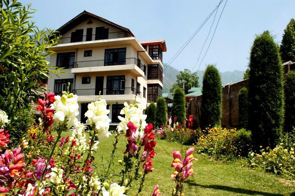 Отель Sheesha Residency Сринагар Экстерьер фото