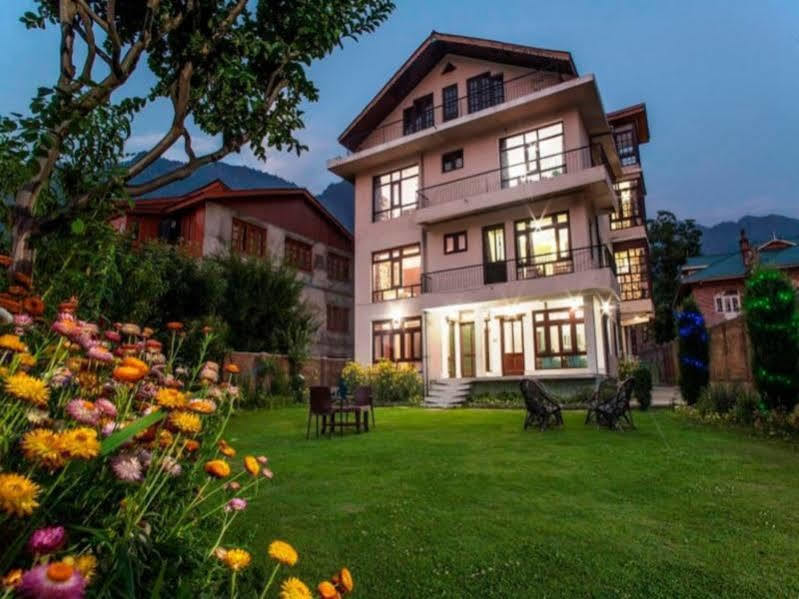 Отель Sheesha Residency Сринагар Экстерьер фото